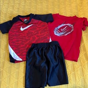 Nike outfits 2 tops 2 shorts read description